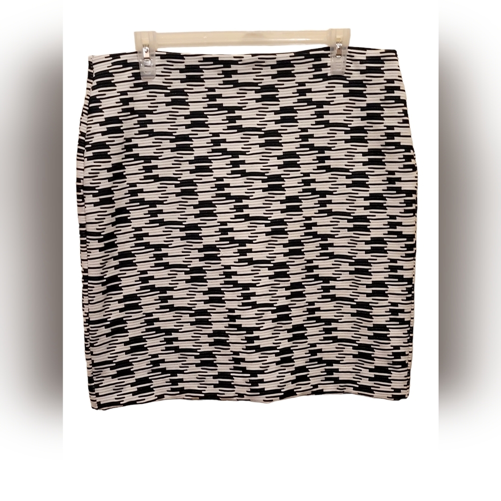 LOFT - Black & White Patterned Skirt
